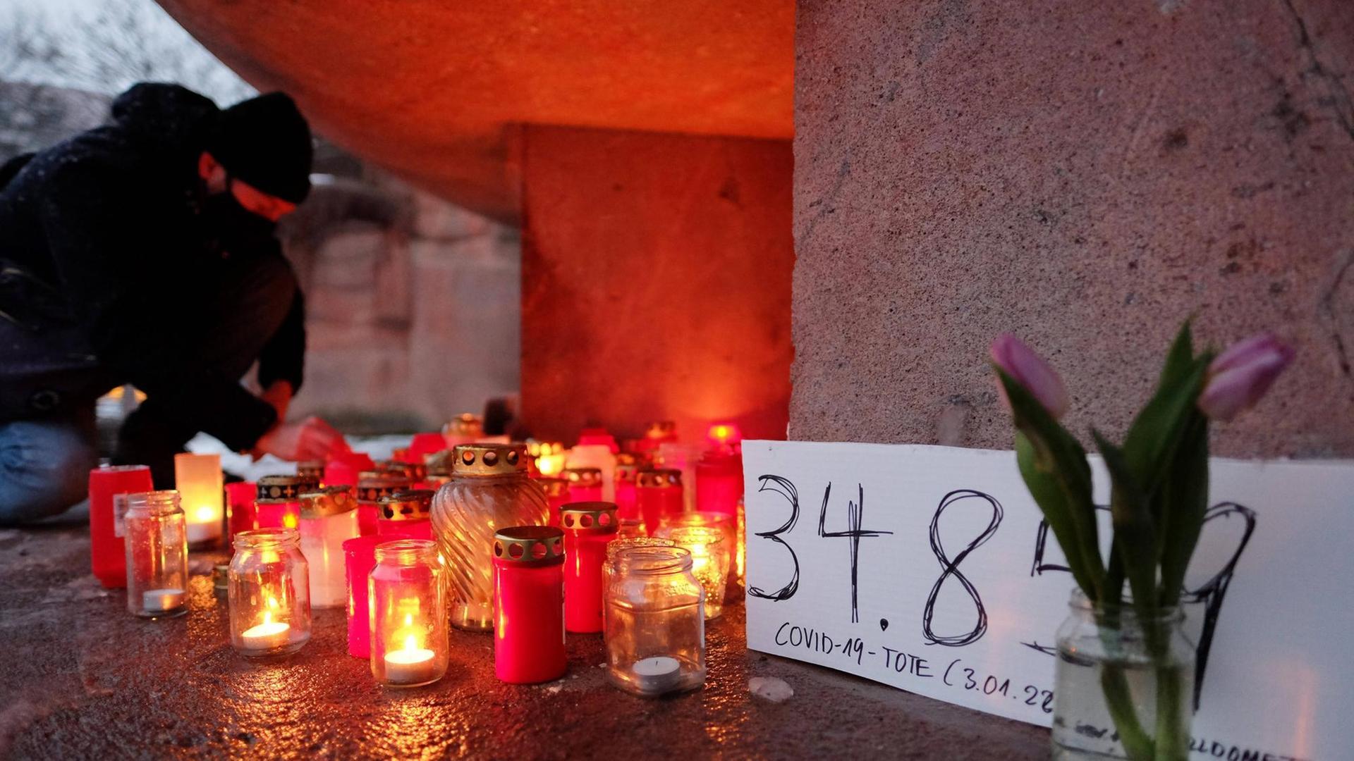 Gedenken an die Corona-Toten am Arnswalder Platz in Berlin Prenzlauer Berg Gedenken an die Corona-Toten am Arnswalder Platz in Berlin Prenzlauer Berg