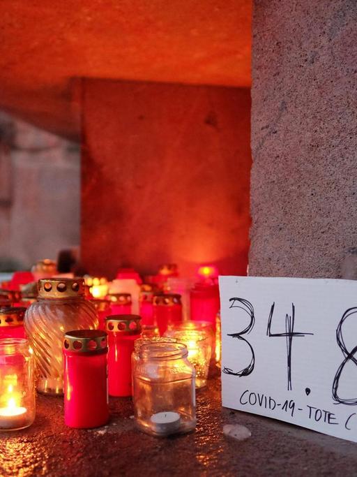 Gedenken an die Corona-Toten am Arnswalder Platz in Berlin Prenzlauer Berg