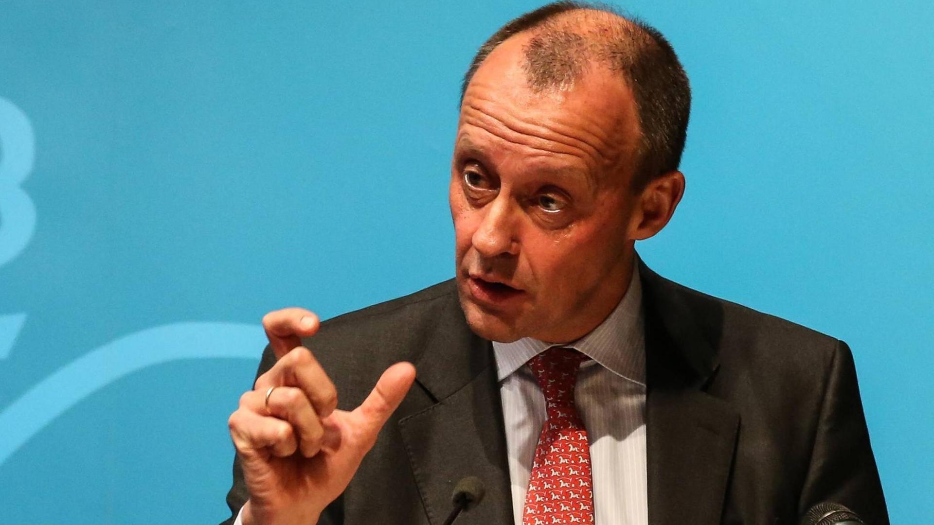 Friedrich Merz, Vorsitzender der Atlantik-Brücke und Aufsichtsratsvorsitzender des Köln/Bonner Flughafens, beim Neujahrsempfang der IHK Magdeburg Friedrich Merz, Vorsitzender der Atlantik-Brücke und Aufsichtsratsvorsitzender des Köln/Bonner Flughafens, beim Neujahrsempfang der IHK Magdeburg