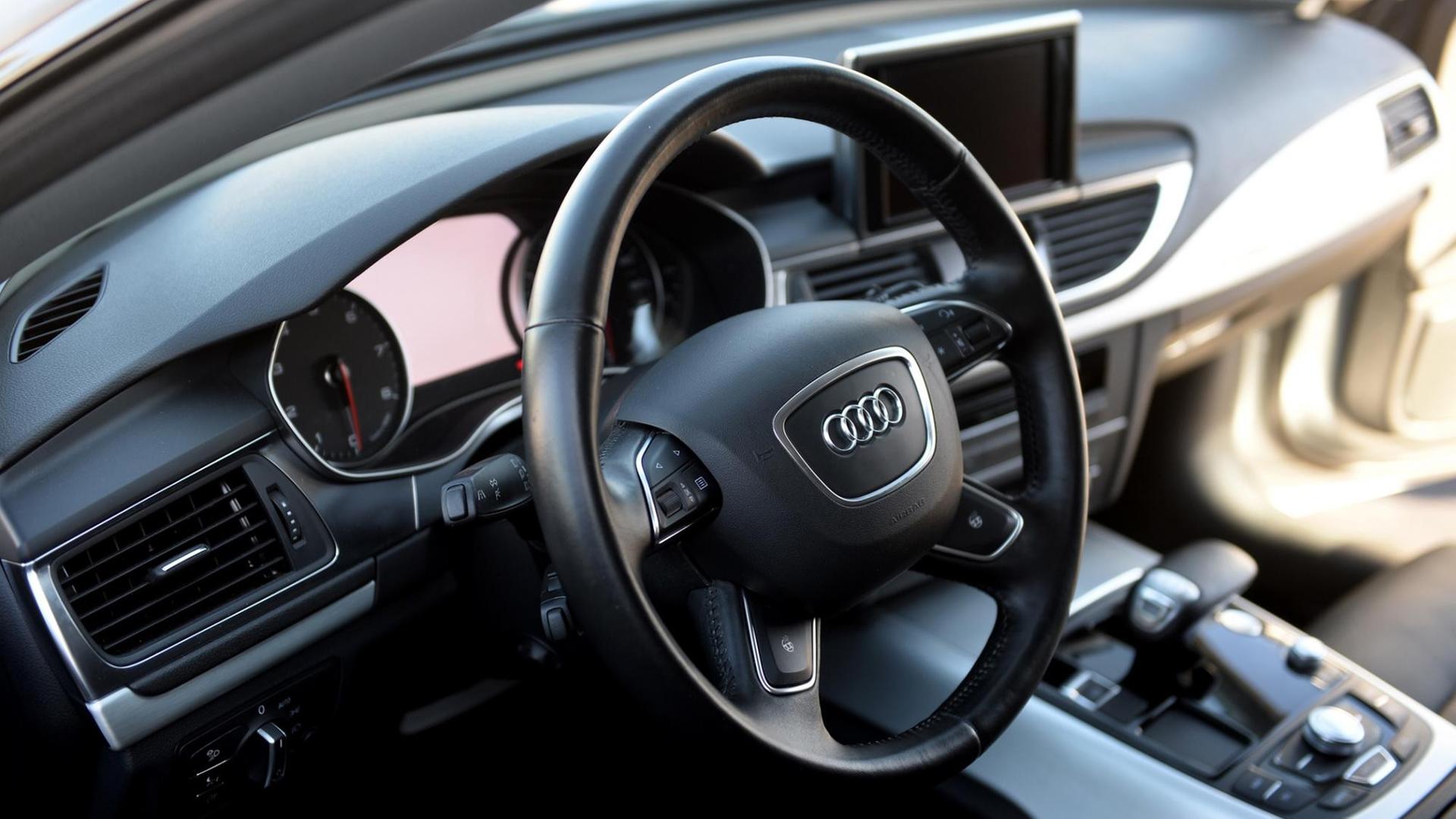Das Cockpit des pilotiert fahrenden Autos "Jack" vom Typ Audi A7 am 06.01.2015 in Las Vegas, USA, auf der CES (Consumer Electronics Show) Das Cockpit des pilotiert fahrenden Autos "Jack" vom Typ Audi A7 am 06.01.2015 in Las Vegas, USA, auf der CES (Consumer Electronics Show)