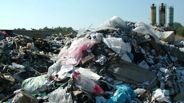 Illegale Müllkippe mit Abfall aus Deutschland in Polen entdeckt