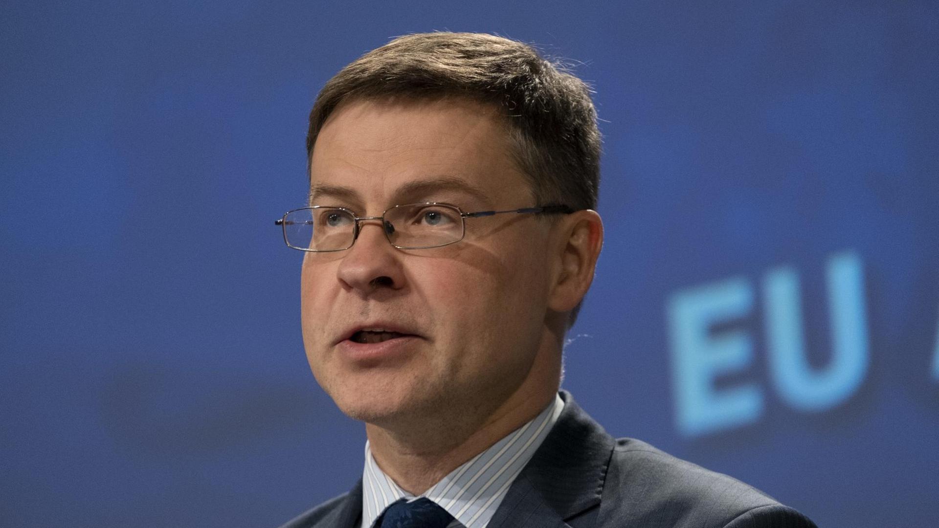 Davos - EU-Kommissionsvize Dombrovskis fordert Boykott russischer Energieträger