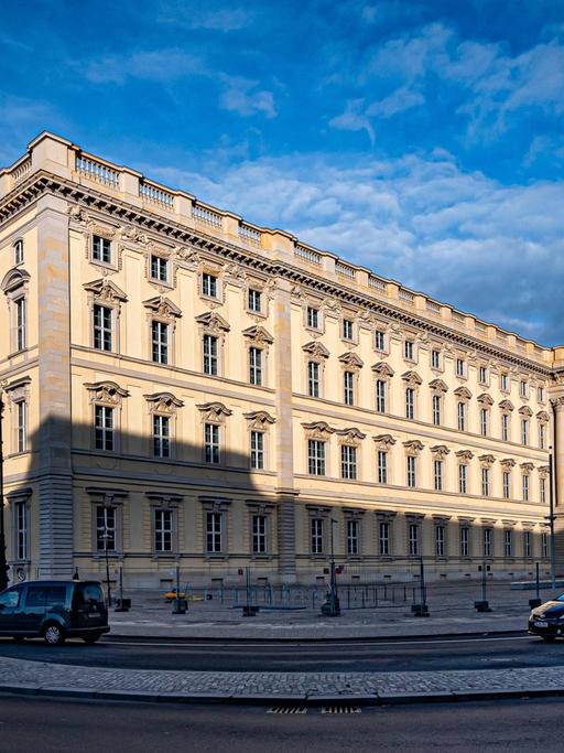 Außenansicht des Humboldt-Forums Berlin am Schloßplatz der Berliner Museumsinsel