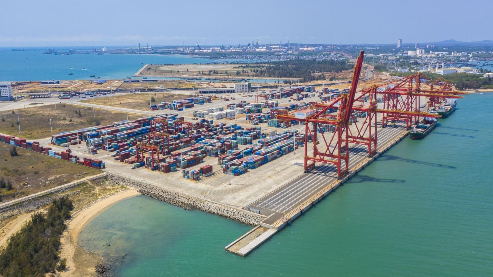 Luftaufnahme vom Hafen Yangpu in Hainan Luftaufnahme vom Hafen Yangpu in Hainan