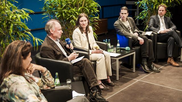 Barbara Schmitz, Martin Welker, Moderatorin Petra Sorge, Joachim Selzer und Christian Solmecke (v.l.n.r.)