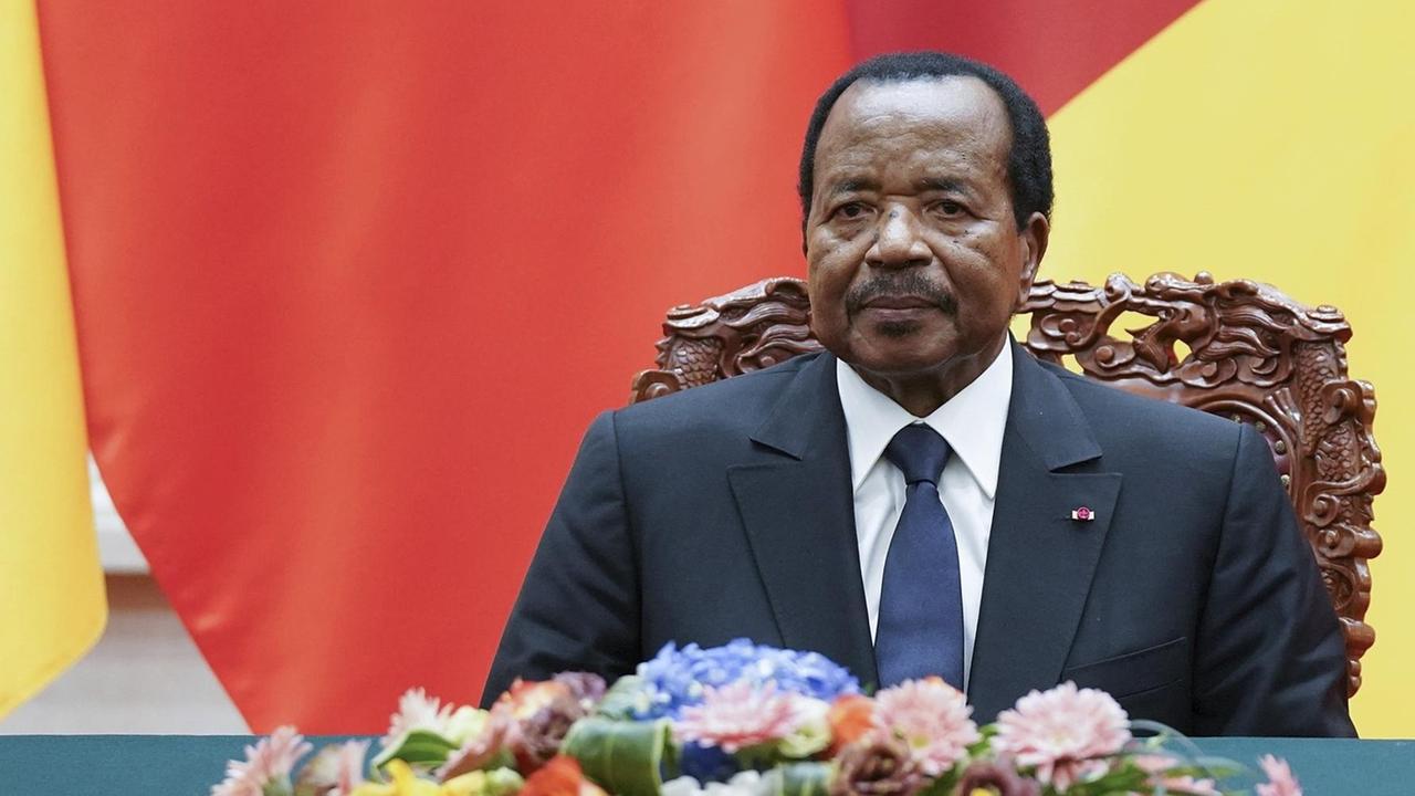 Kameruns President Paul Biya im März 2018 beim Staatsbesuch in China in der Großen Halle des Volkes in Peking | Lintao Zhang/Pool Photo via AP) 
