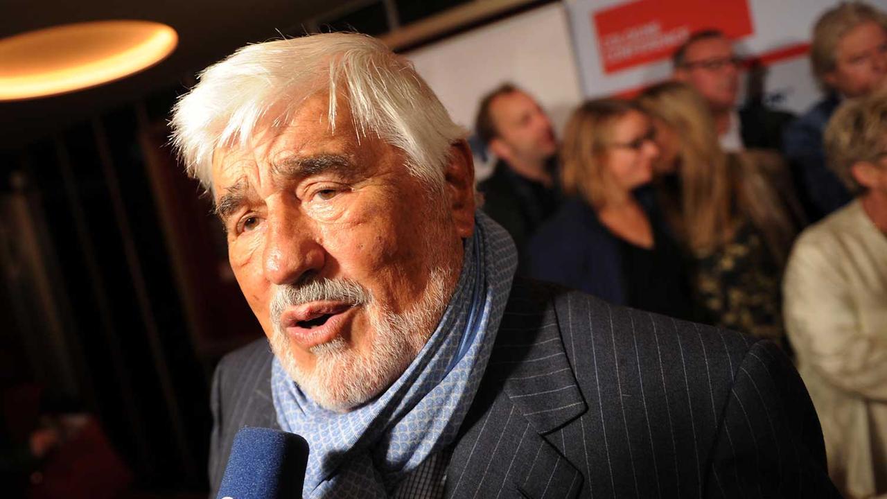 Der Schauspieler Mario Adorf bei der Premiere des Fernsehfilms "Altersglühen - Speed Dating für Senioren" in Köln. Der Schauspieler Mario Adorf bei der Premiere des Fernsehfilms "Altersglühen - Speed Dating für Senioren" in Köln.