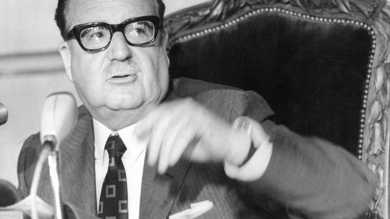 Der chilenische Staatspräsident Salvador Allende Gossens (schwarzweiß Aufnahme)
