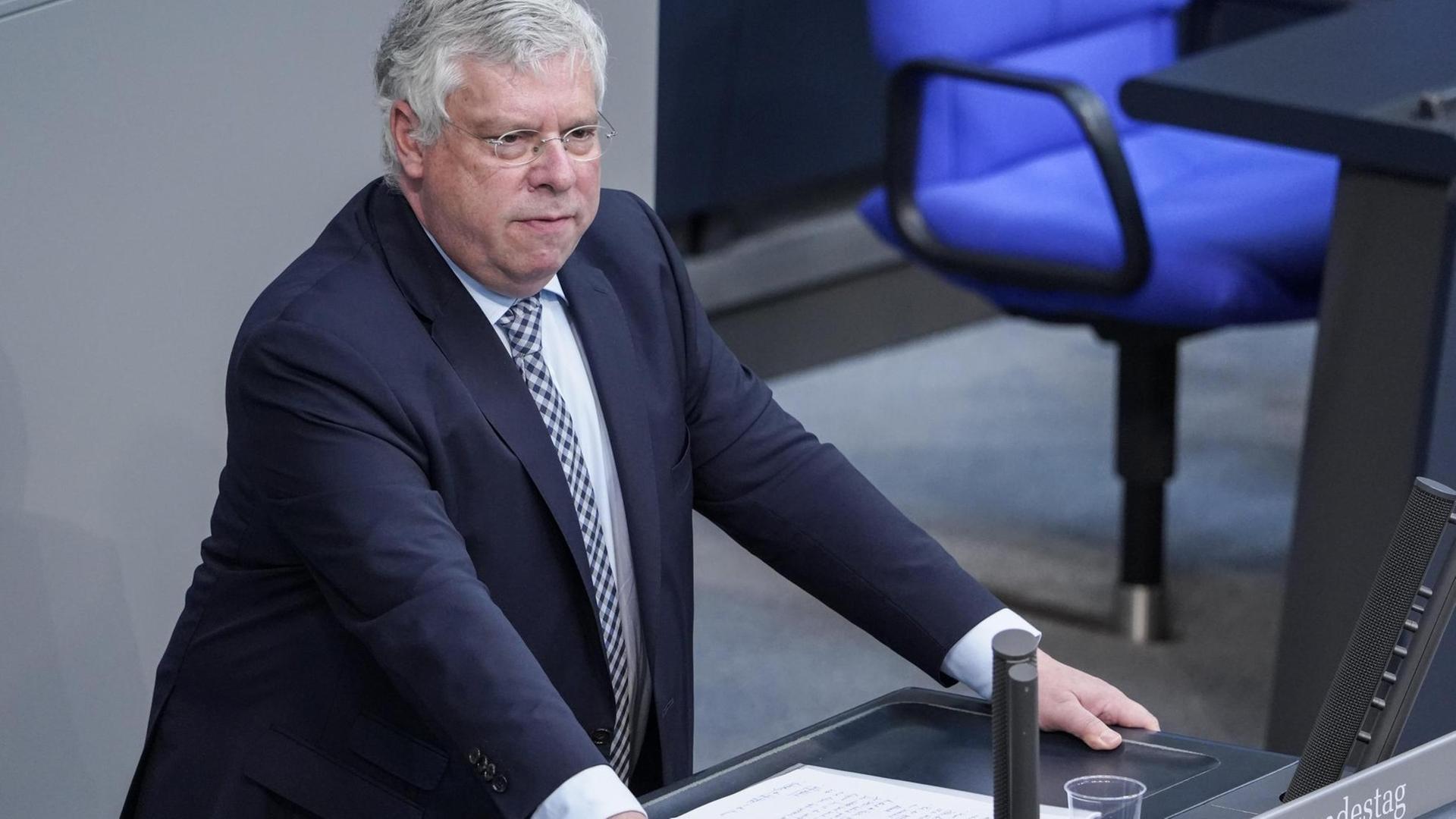 Aktuell, 19.05.2021, Berlin, Juergen Hardt im Portrait bei seiner Rede Aktuelle Stunde zu den Raketenangriffen auf Israel und der Eskalation der Gewalt bei der 229. Sitzung des Deutschen Bundestag in Berlin Aktuell, 19.05.2021, Berlin, Juergen Hardt im Portrait bei seiner Rede Aktuelle Stunde zu den Raketenangriffen auf Israel und der Eskalation der Gewalt bei der 229. Sitzung des Deutschen Bundestag in Berlin