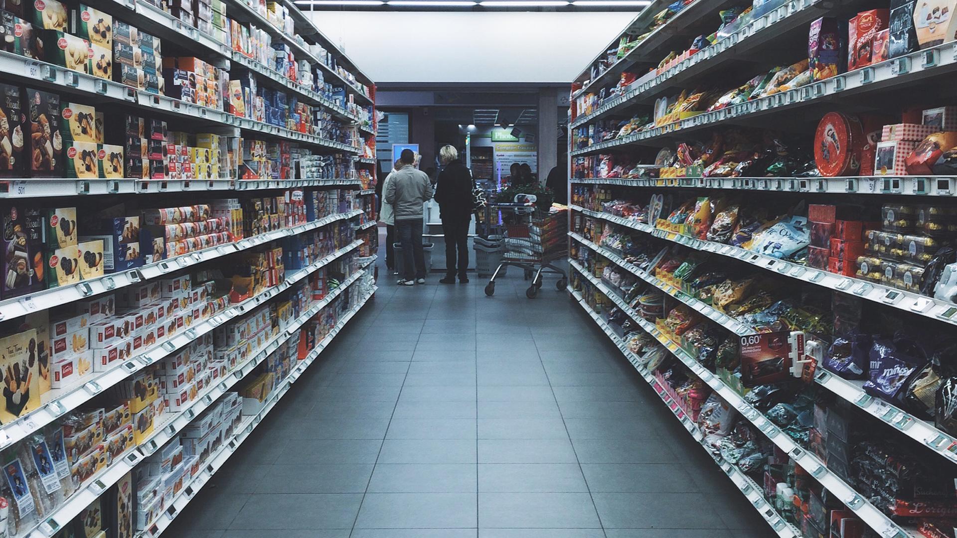 Doro und Bronsky träumen immer denselben Alptraum, der in einem Supermarkt spielt. Doro und Bronsky träumen immer denselben Alptraum, der in einem Supermarkt spielt.