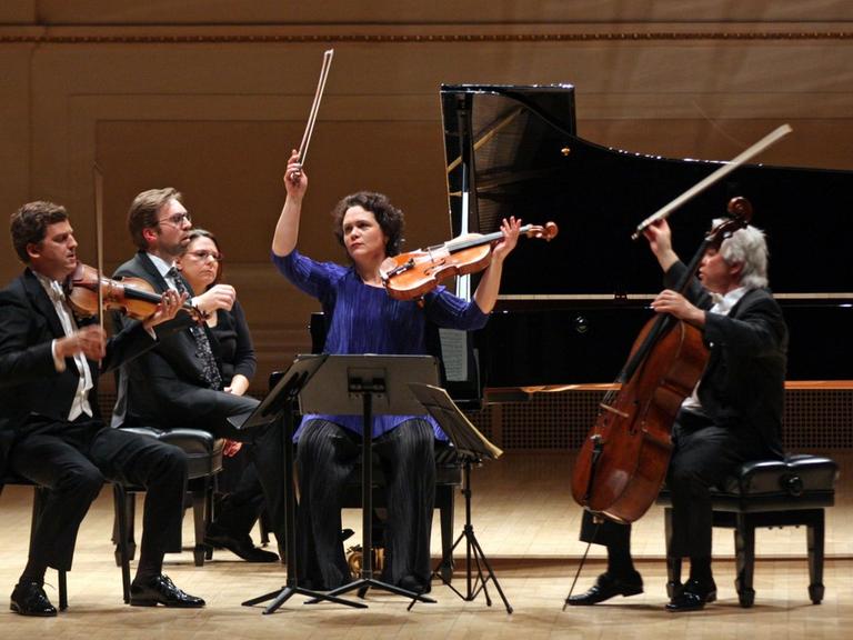 Von links: James Ehnes, Leif Ove Andsnes, Tabea Zimmermann und Clemens Hagen spielen Brahm's Klavierquartett in der Carnegie Hall, New York City. 9. April 2016.