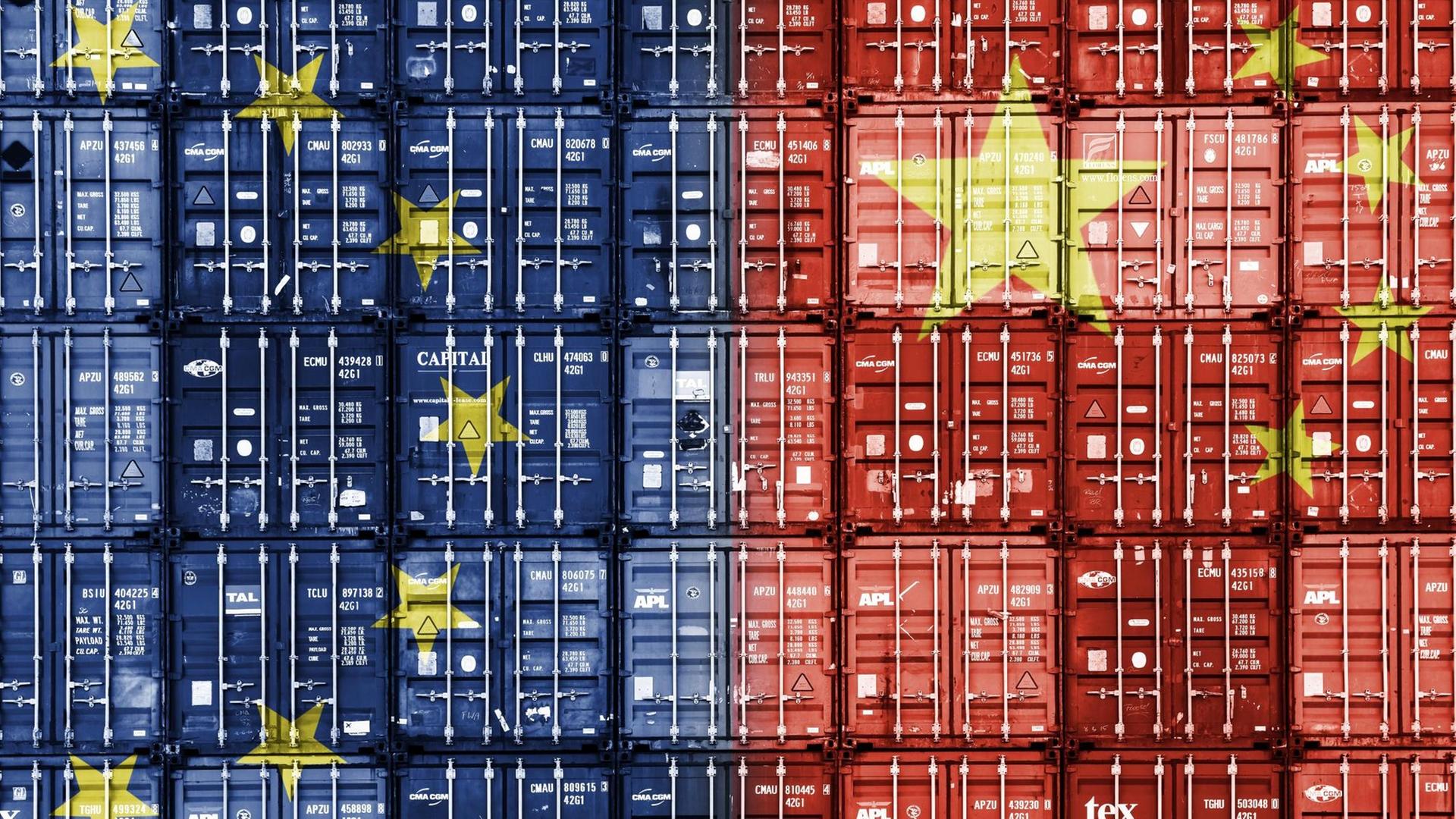 Gestapelte Container in den Nationalfarben von der EU und der Volksrepublik China. Gestapelte Container in den Nationalfarben von der EU und der Volksrepublik China.