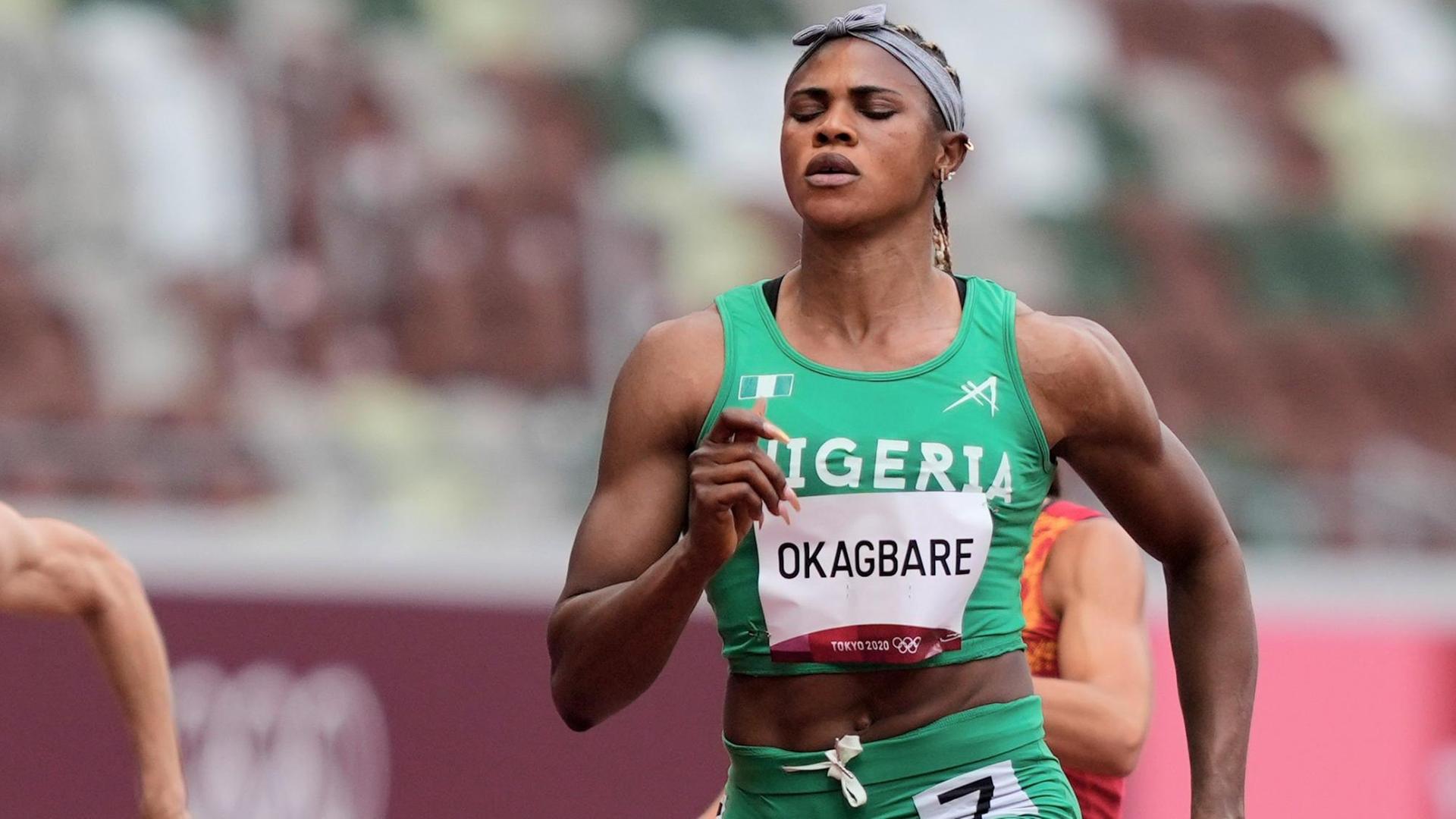 Die nigerianische Sprinterin Blessing Okagbare im Vorlauf über 100 Meter bei den Olympischen Spielen in Tokio. Die nigerianische Sprinterin Blessing Okagbare im Vorlauf über 100 Meter bei den Olympischen Spielen in Tokio.