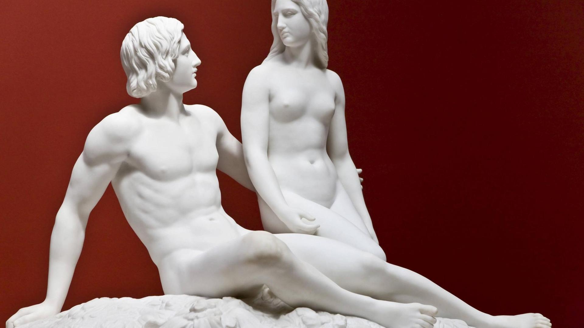 Skulptur von Adam und Eva vor dem Sündenfall. Skulptur von Adam und Eva vor dem Sündenfall.