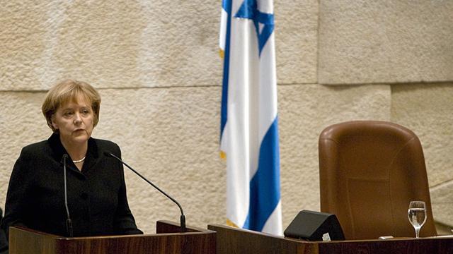 Bundeskanzlerin Angela Merkel spricht in Jerusalem vor der Knesset.