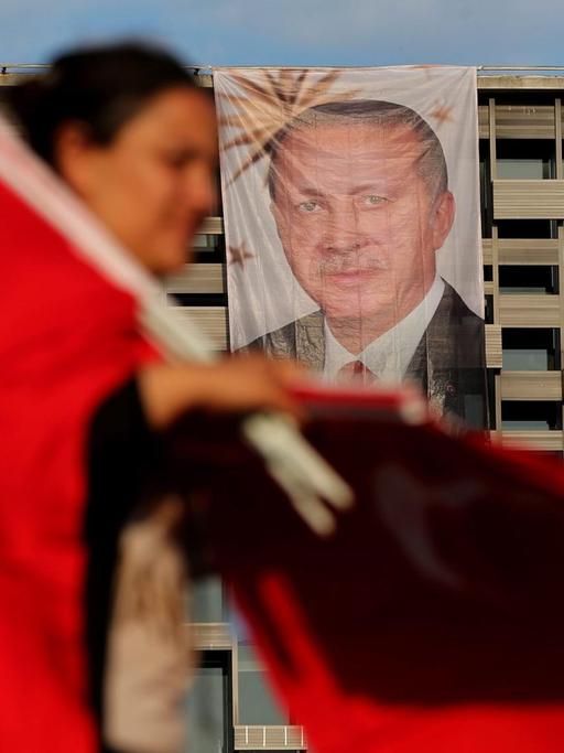 Erdogan verhängt Ausnahmezustand über die Türkei (22.07.2016)