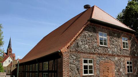 Das historische Gebäude der ehemaligen Wassermühle in Friedland in Mecklenburg-Vorpommern