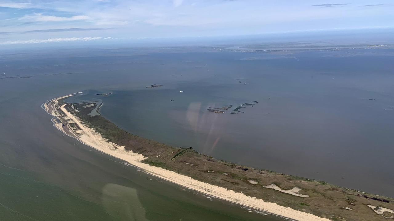 Eine Insel von oben aus einem Flugzeug aufgenommen. Eine Insel von oben aus einem Flugzeug aufgenommen.