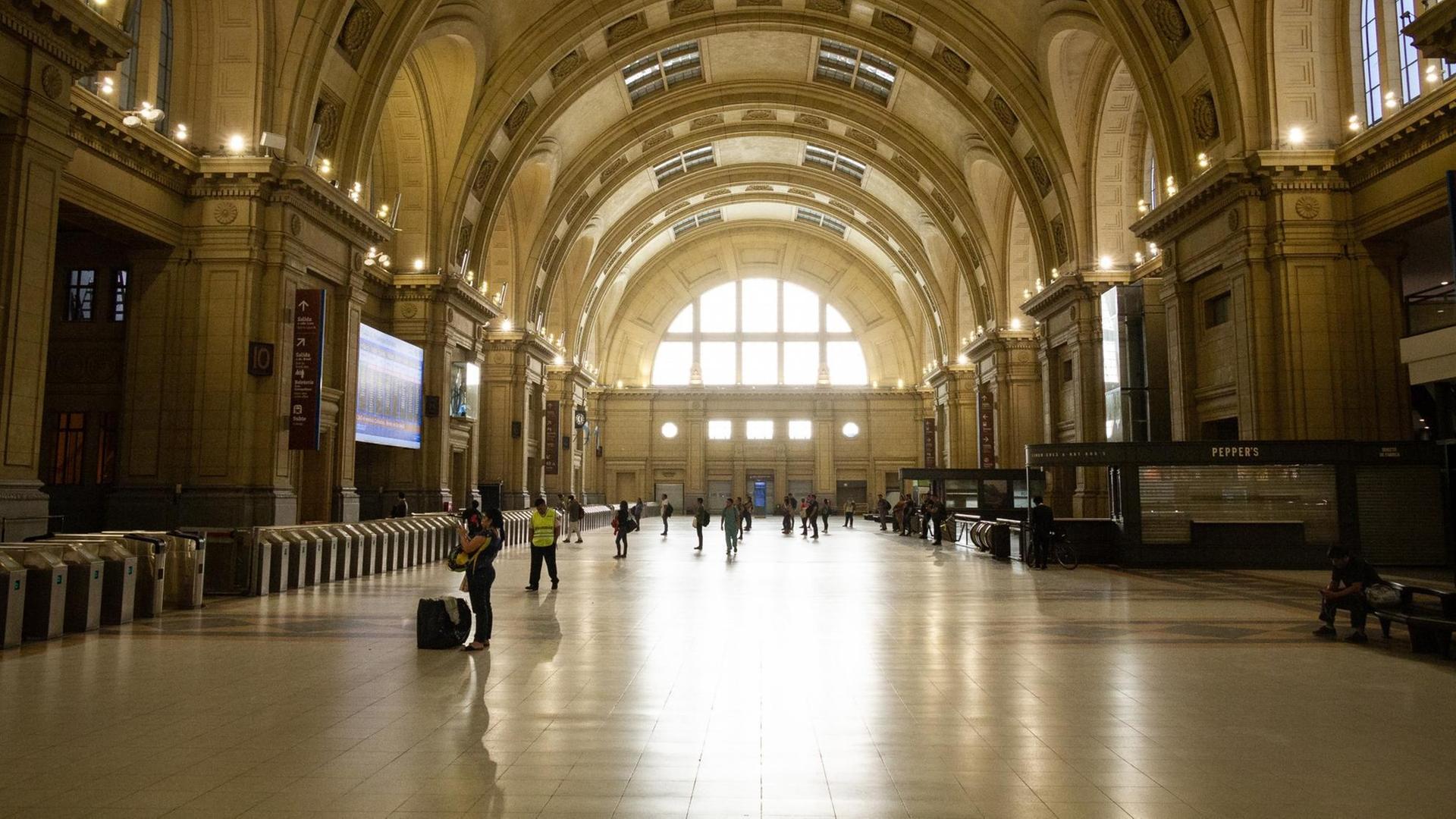 Leerer Bahnhof in Buenos Aires Leerer Bahnhof in Buenos Aires