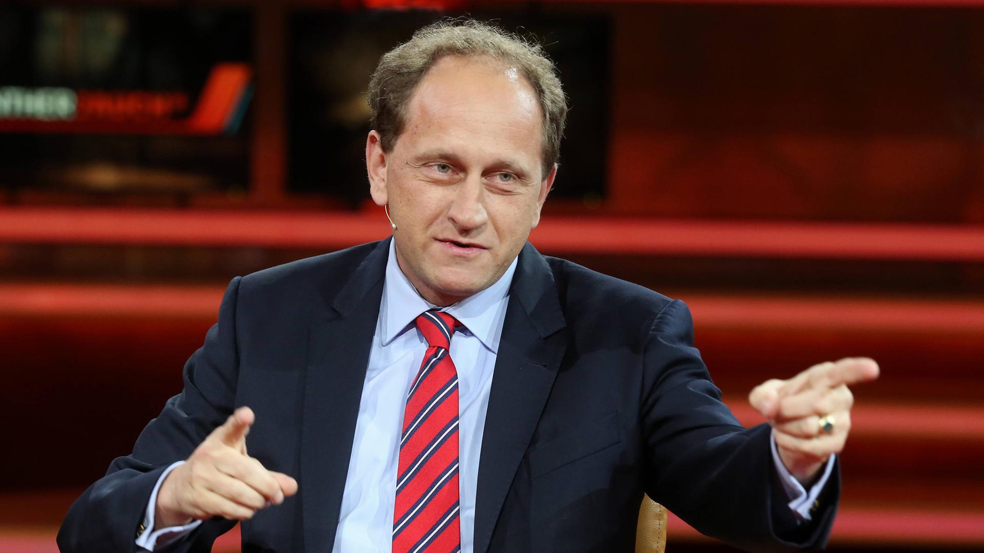 Alexander Graf Lambsdorff, stellvertretender Präsident des Europäischen Parlaments, sitzt in der TV-Sendung "Günther Jauch". Alexander Graf Lambsdorff, stellvertretender Präsident des Europäischen Parlaments, sitzt in der TV-Sendung "Günther Jauch".