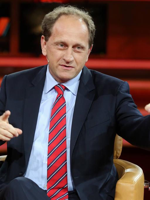 Alexander Graf Lambsdorff, stellvertretender Präsident des Europäischen Parlaments, sitzt in der TV-Sendung "Günther Jauch".