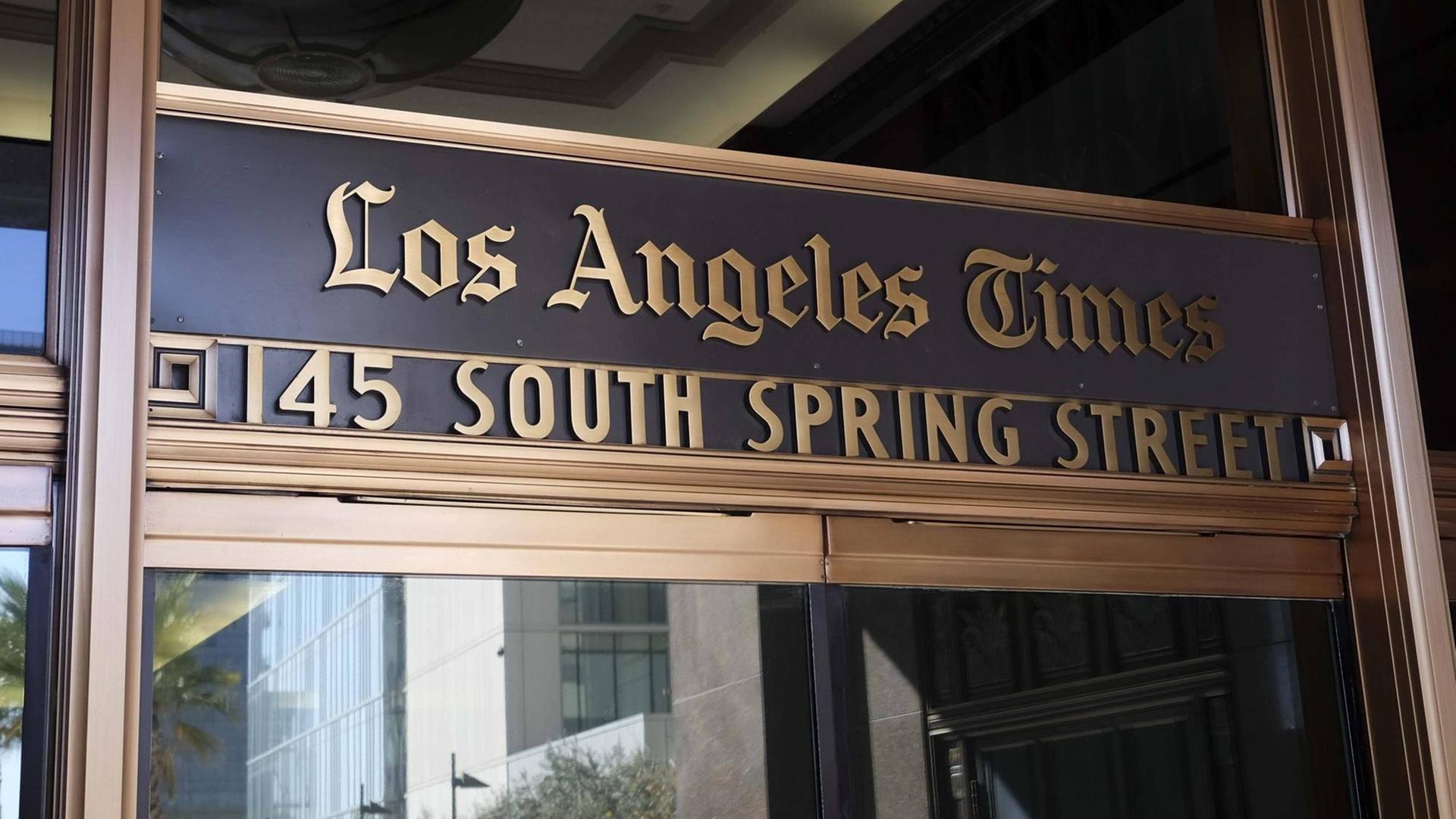 Die Eingangstür zur "Los Angeles Times", Los Angeles, Kalifornien. Die Eingangstür zur "Los Angeles Times", Los Angeles, Kalifornien.
