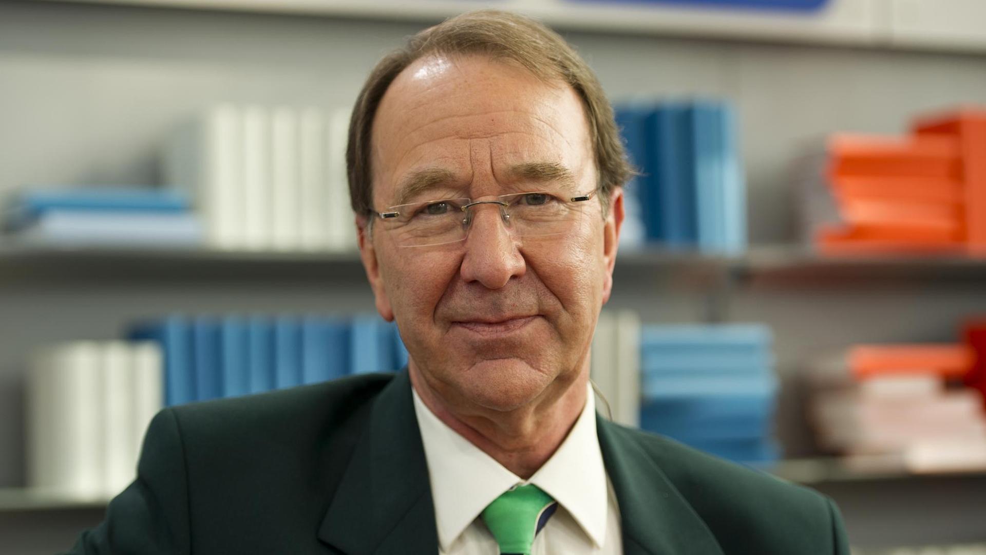 Der britische Schriftsteller Ian Kershaw, aufgenommen am Donnerstag (15.03.2012) auf der Leipziger Buchmesse. Der britische Schriftsteller Ian Kershaw, aufgenommen am Donnerstag (15.03.2012) auf der Leipziger Buchmesse.