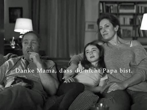 Schlussszene aus dem akuellen Edeka-Werbespot zum Muttertag