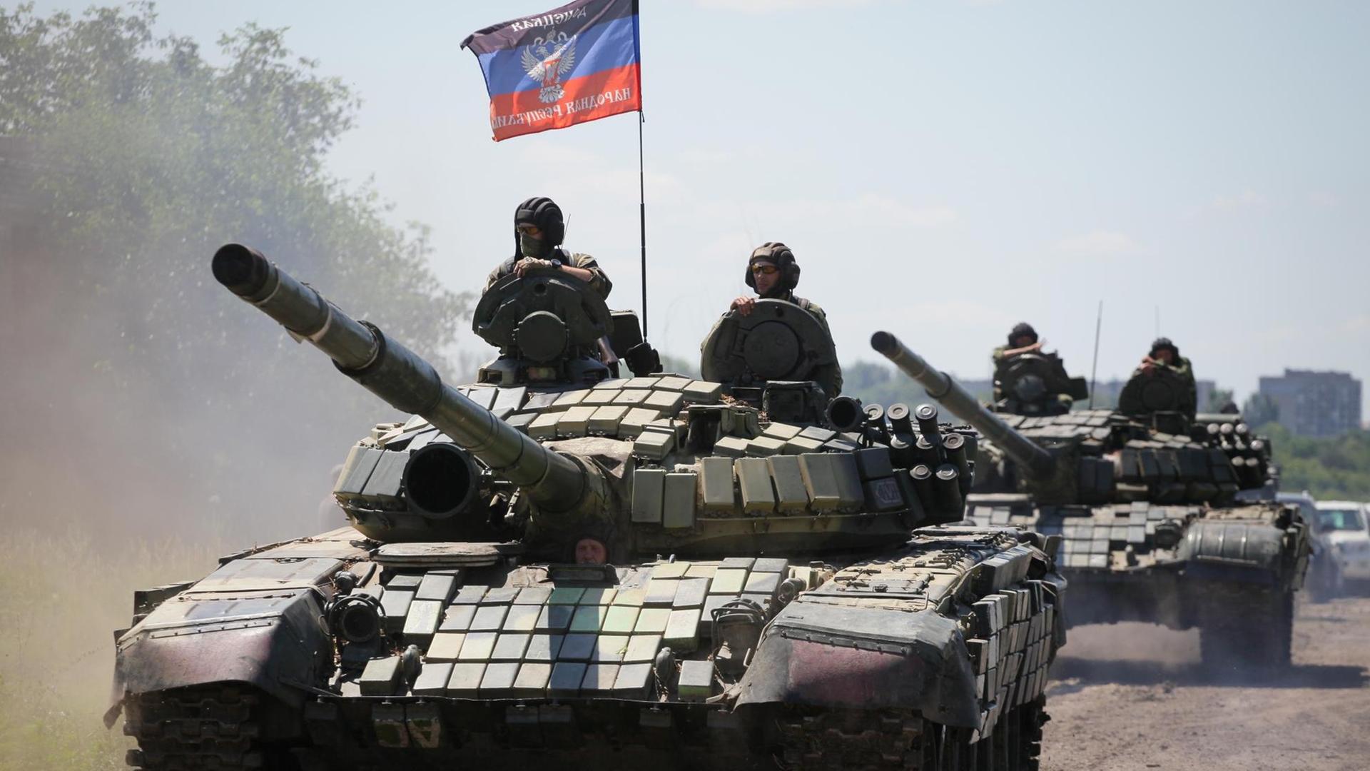 Ein Panzer der prorussischen Separatisten in der Region um Donezk Ein Panzer der prorussischen Separatisten in der Region um Donezk