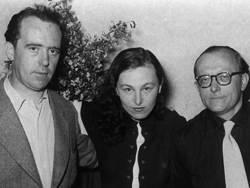 Heinrich Böll, Ilse Aichinger und Günther Eich 1952 während der Tagung der Gruppe 47 (v.lks).