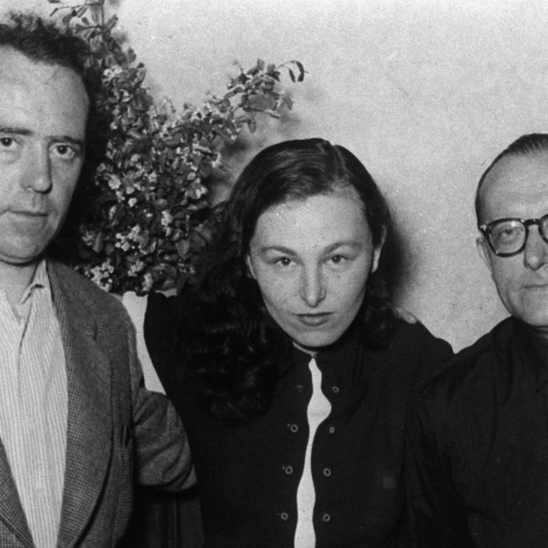 Heinrich Böll, Ilse Aichinger und Günther Eich 1952 während der Tagung der Gruppe 47 (v.lks). 
