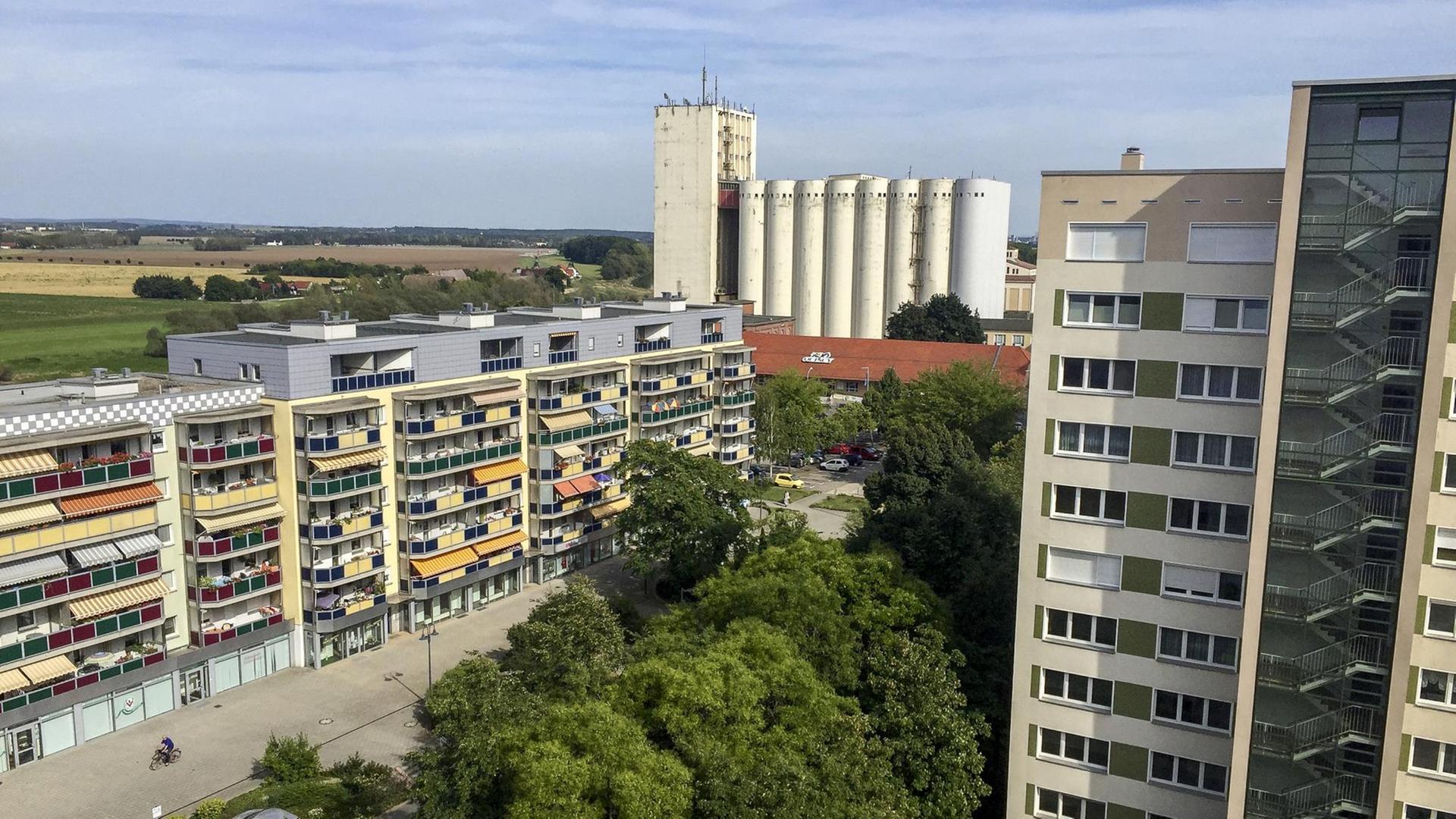 Ein Blick aus dem zehnten Stock in der Bahnhofstraße in Riesa/Sachsen Ein Blick aus dem zehnten Stock in der Bahnhofstraße in Riesa/Sachsen