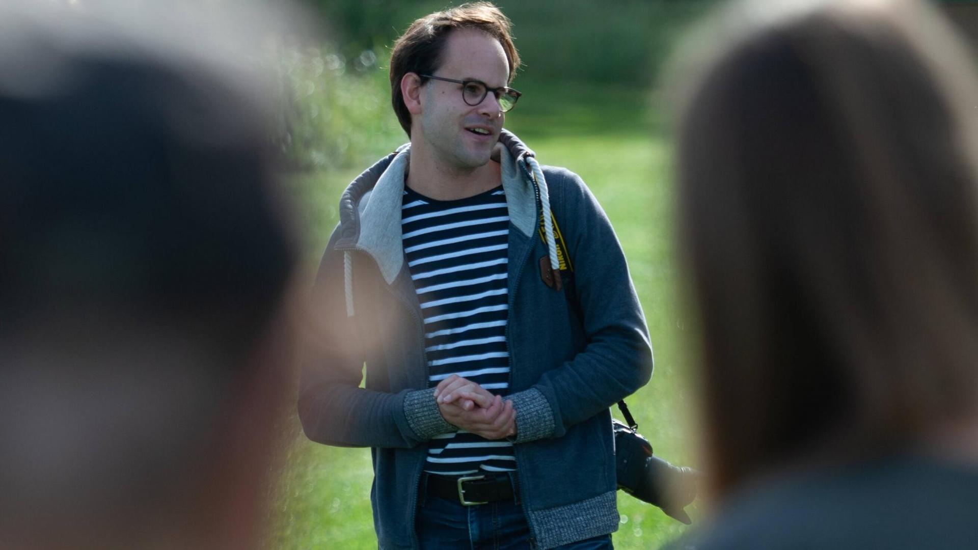 Steffen Regis spricht als Landesvorsitzender der Grünen Schleswig-Holstein auf einer Veranstaltung am 19.09.2020 in Flensburg am Solitüde Strand. Steffen Regis spricht als Landesvorsitzender der Grünen Schleswig-Holstein auf einer Veranstaltung am 19.09.2020 in Flensburg am Solitüde Strand.