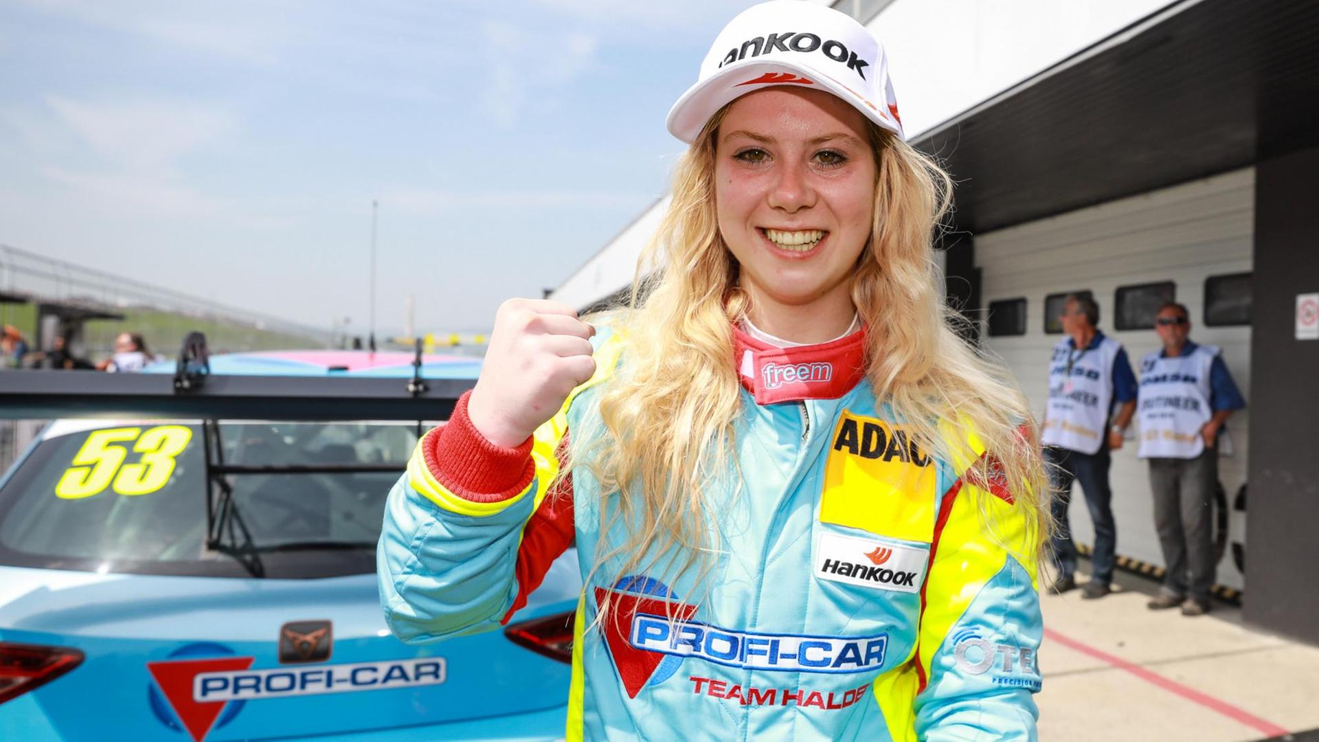 Rennfahrerin Michelle Halder: ADAC TCR Germany, 3. + 4. Lauf Most 2018 - Foto: Gruppe C Photography Rennfahrerin Michelle Halder: ADAC TCR Germany, 3. + 4. Lauf Most 2018 - Foto: Gruppe C Photography