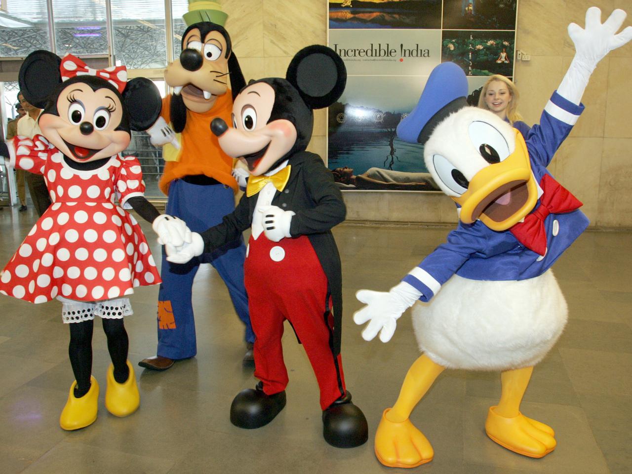 Disneyfiguren albern herum - der Konzern sparte offenbar in Luxemburg Steuern