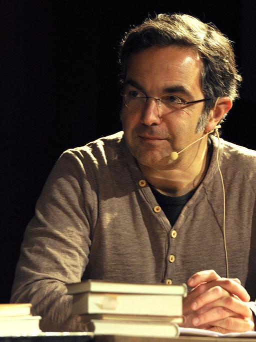 Der Autor Navid Kermani liest am 13.03.2014 in Köln im Rahmen des internationalen Literaturfestival lit.cologne.