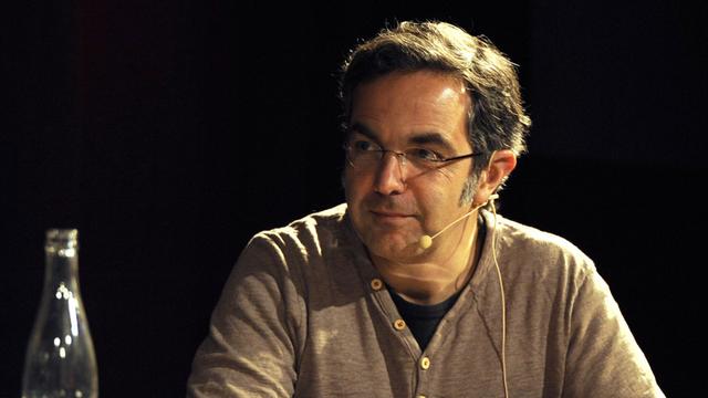 Der Autor Navid Kermani liest am 13.03.2014 in Köln im Rahmen des internationalen Literaturfestival lit.cologne.