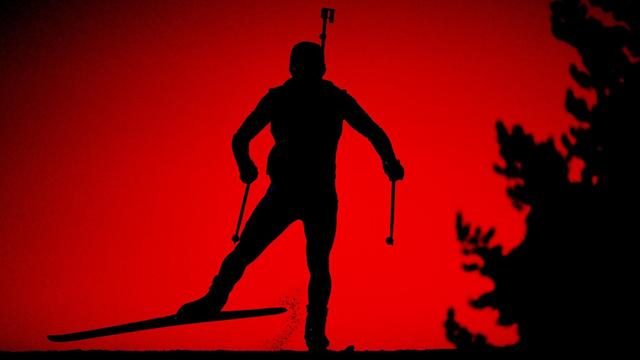 Silhouette eines Biathlonsportlers.