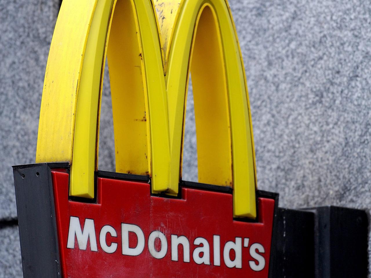 Ein McDonald's-Schild in New York Ein McDonald's-Schild in New York