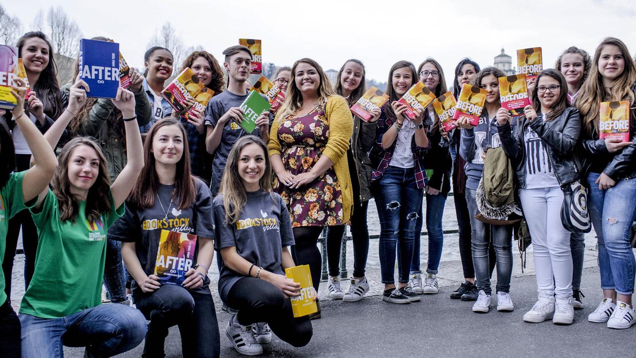 Die Bestseller-Autorin Anna Todd bei der Präsentation ihres neuen Romans in Turin, Italien Die Bestseller-Autorin Anna Todd bei der Präsentation ihres neuen Romans in Turin, Italien