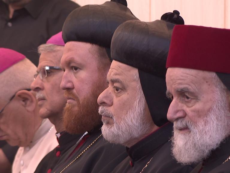"Die verschiedenen Religionen haben im Irak immer gut zusammenlebt." Der Bischof von Mossul weiht ein neues Gotteshaus für vertriebene Christen ein
