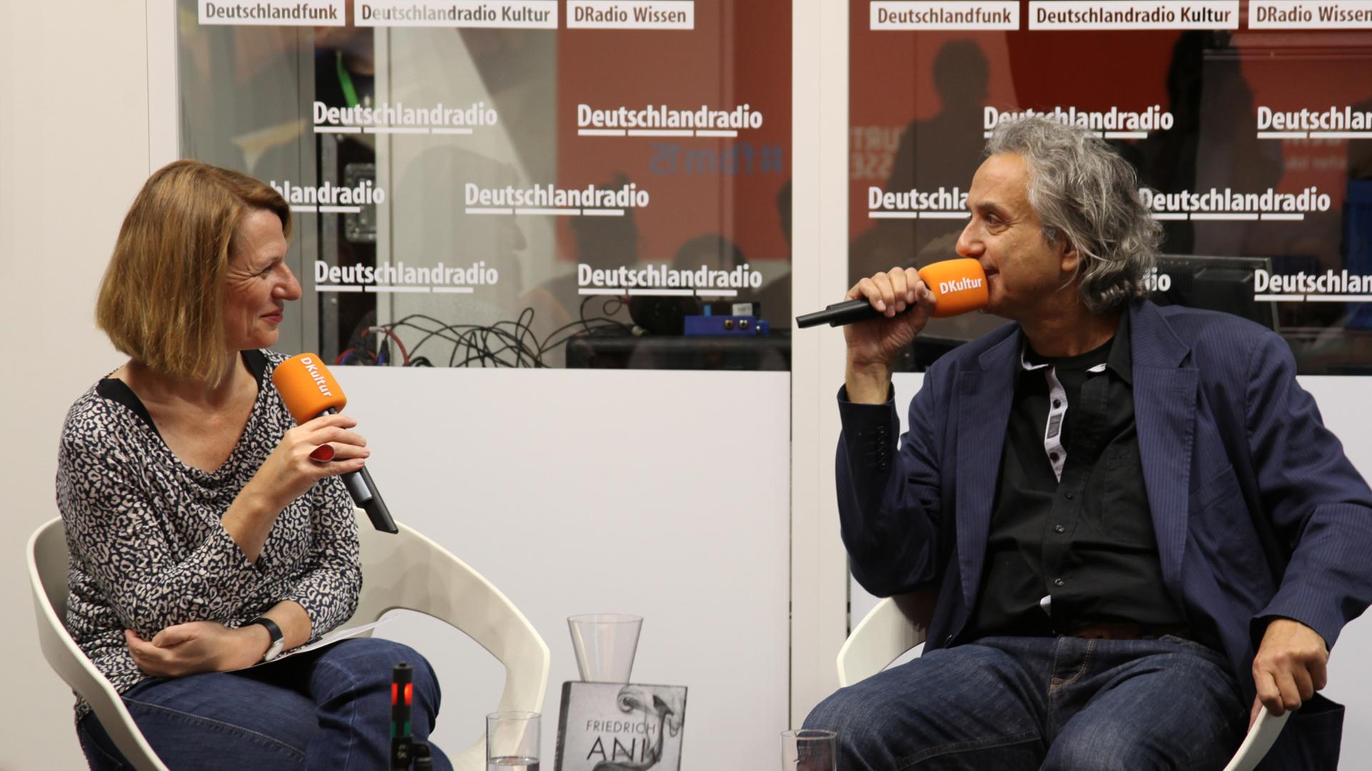 Der Schriftsteller Friedrich Ani im Gespräch mit Susanne Führer Der Schriftsteller Friedrich Ani im Gespräch mit Susanne Führer