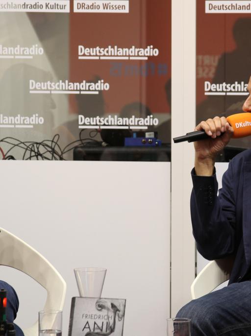Der Schriftsteller Friedrich Ani im Gespräch mit Susanne Führer