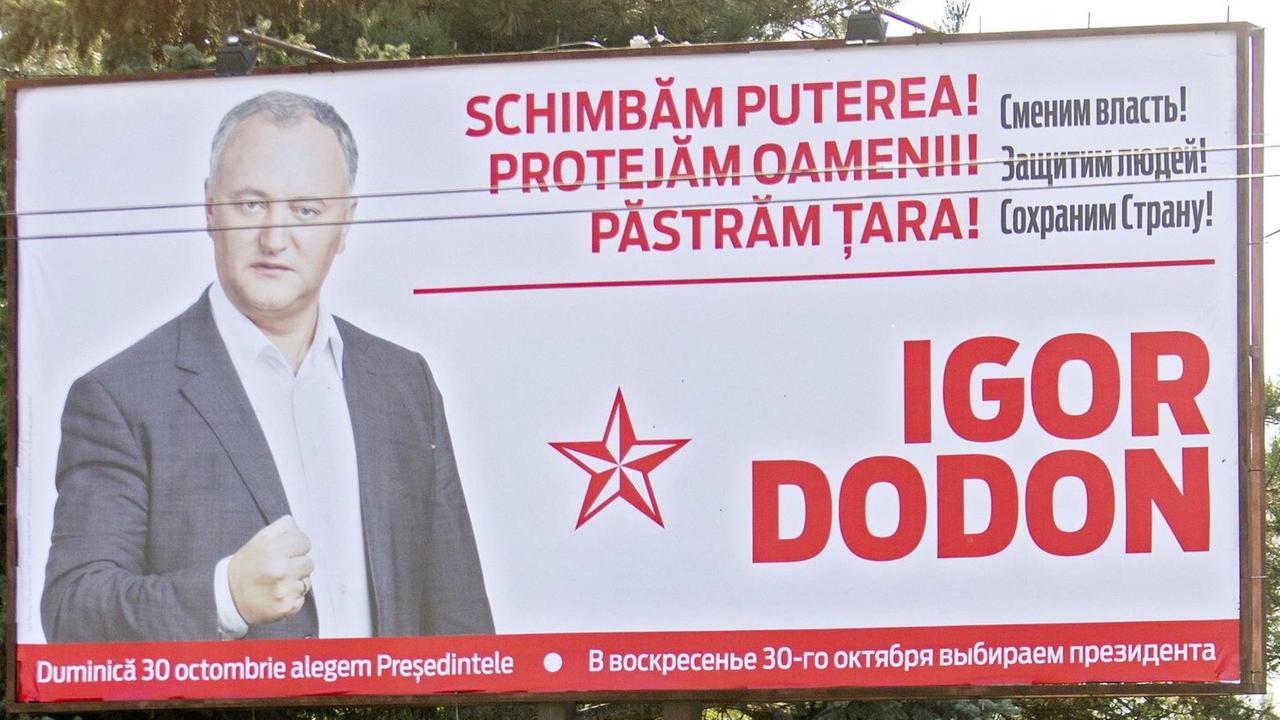 Ein Wahlplakt mit dem Präsidentschaftskandiaten Dodon in der ehemaligen Sowjetrepublik Moldau.