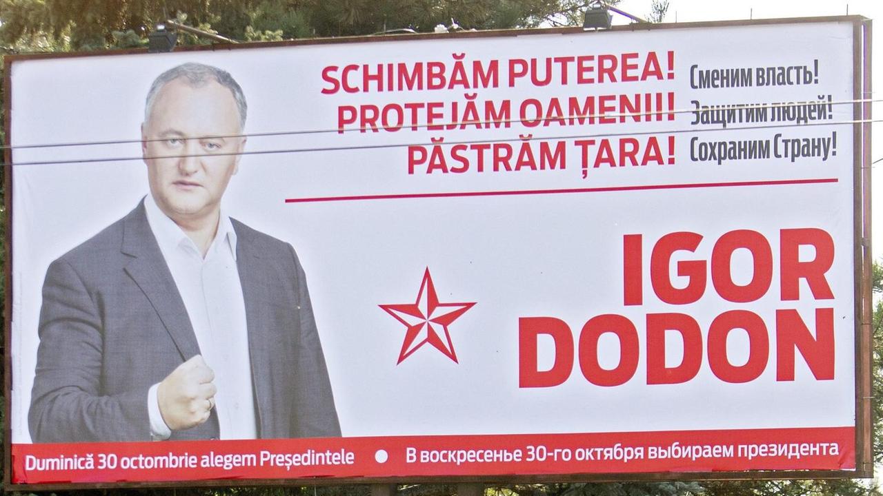 Ein Wahlplakt mit dem Präsidentschaftskandiaten Dodon in der ehemaligen Sowjetrepublik Moldau. Ein Wahlplakt mit dem Präsidentschaftskandiaten Dodon in der ehemaligen Sowjetrepublik Moldau.