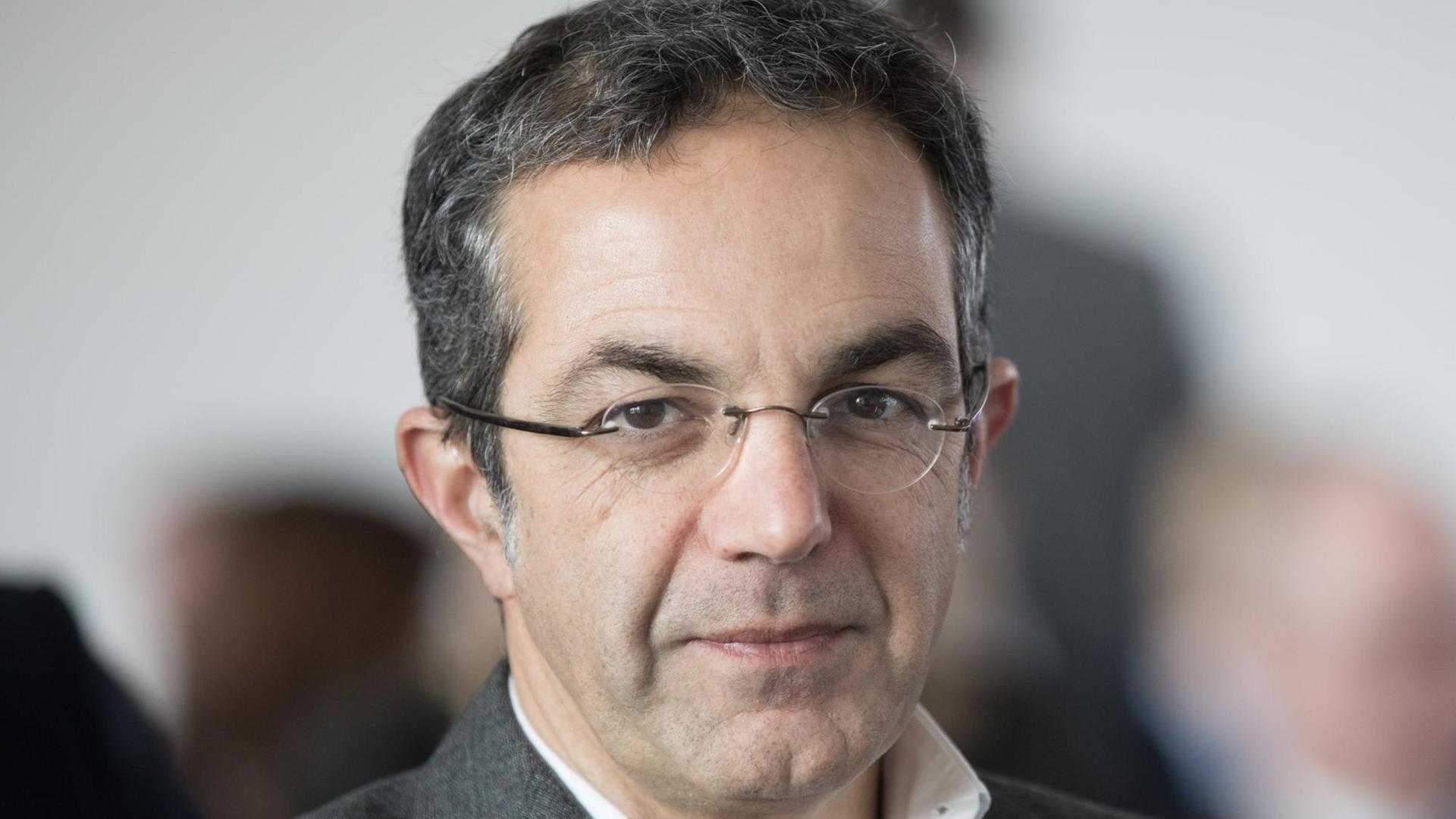 Der Schriftsteller Navid Kermani bei der Verleihung des Bürgerpreises der deutschen Zeitungen am 08.03.2017 in Berlin. Der Schriftsteller Navid Kermani bei der Verleihung des Bürgerpreises der deutschen Zeitungen am 08.03.2017 in Berlin.