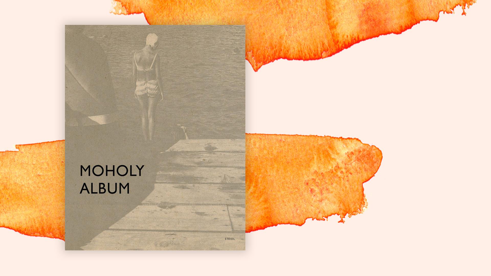 Cover vom "Moholy Album" von László Moholy-Nagy, darauf sit eine Frau im Bikini von hinten zu sehen Cover vom "Moholy Album" von László Moholy-Nagy, darauf sit eine Frau im Bikini von hinten zu sehen
