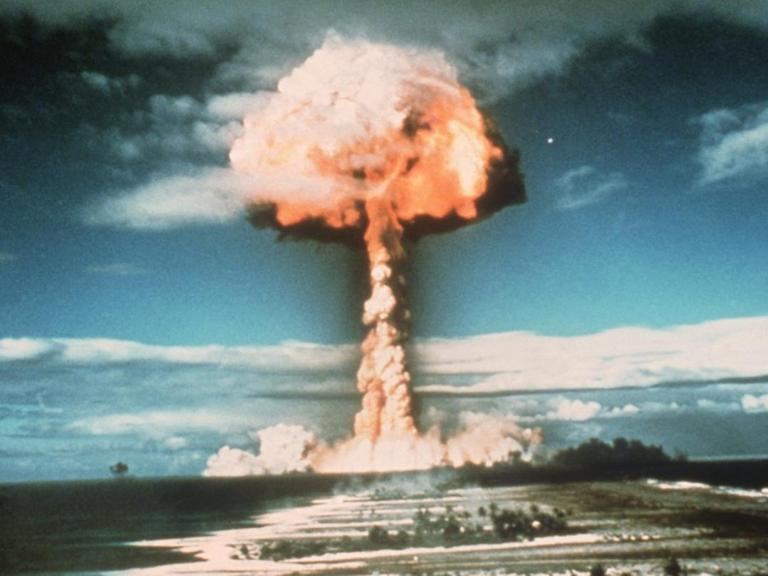 Eine explodierende Atombombe