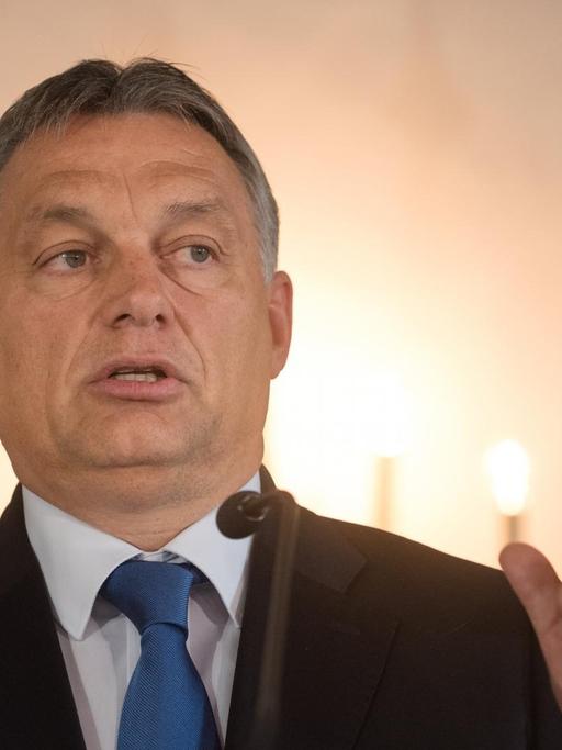 Der ungarische Premierminister Viktor Orban nimmt am 23.09.2015 im Kloster Banz bei Bad Staffelstein (Bayern) als Gast an einer Pressekonferenz anlässlich der Herbstklausur der CSU-Landtagsfraktion teil.