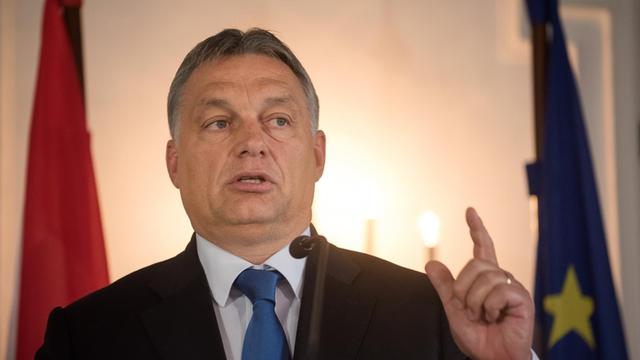 Der ungarische Premierminister Viktor Orban nimmt am 23.09.2015 im Kloster Banz bei Bad Staffelstein (Bayern) als Gast an einer Pressekonferenz anlässlich der Herbstklausur der CSU-Landtagsfraktion teil.